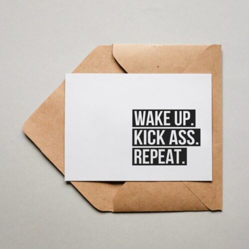 Postkarte Wake Up. Kick Ass. Repeat