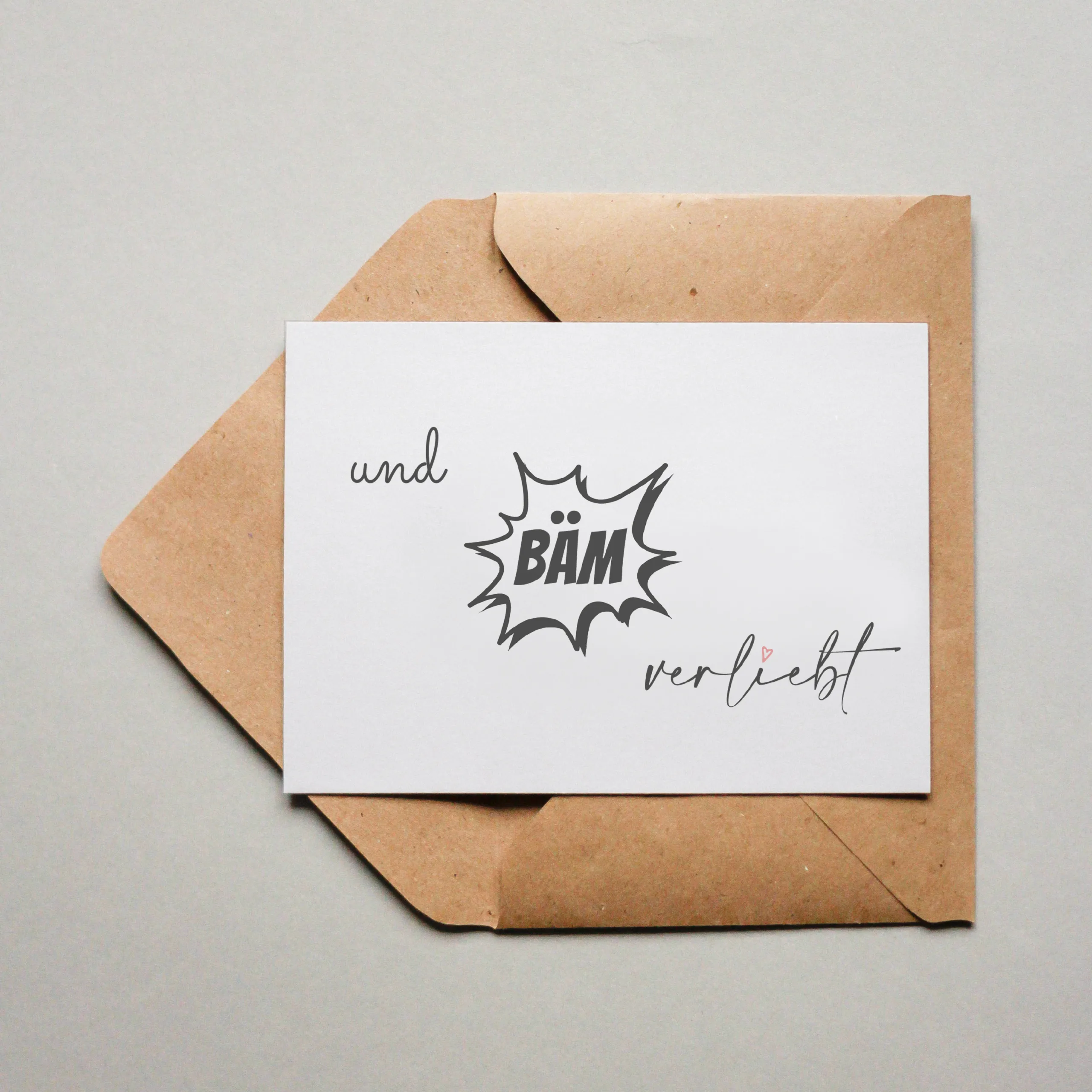 Postkarte - Und BÄM verliebt Postkarte - Und BÄM verliebt